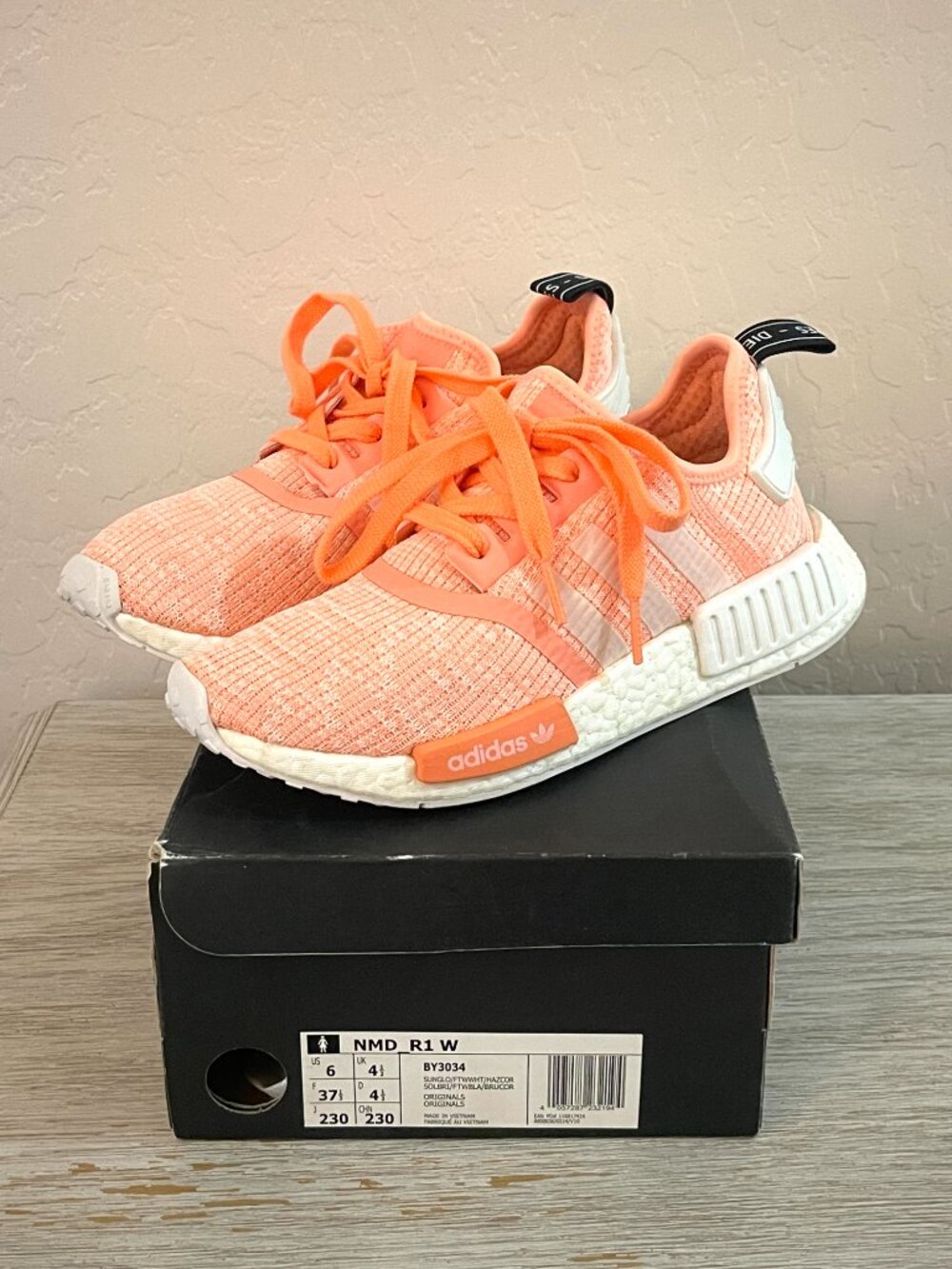 Adidas NMD R1 Athletic Shoes Sunglo Peach Pink Coral White 6 with Box